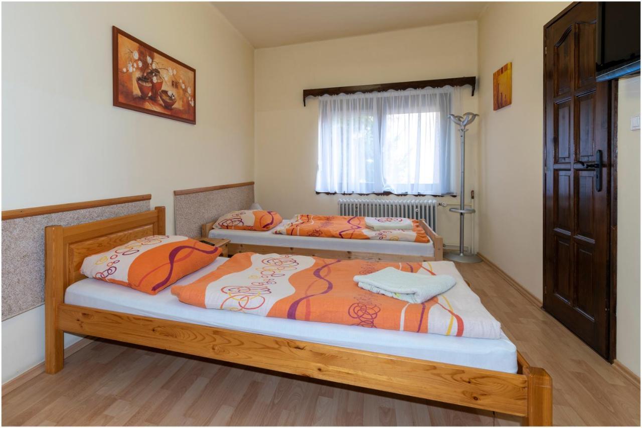 Bed and Breakfast Szeker Fogado Batonyterenye Екстер'єр фото